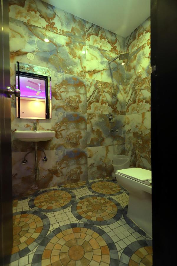 Jupiter Plaza Delhi Airport Hotell New Delhi Exteriör bild